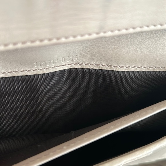 GUCCI Ivory Guiccissima Leather Wallet - Picture 9 of 16